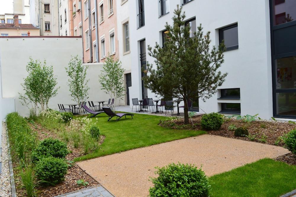 Adagio Patio Confluence Lione